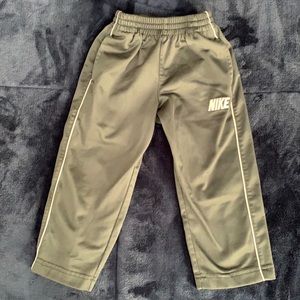 Nike boys 2T athletic pants with pockets